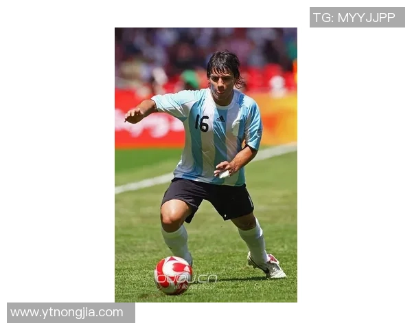 拼图足球明星与球鞋的完美结合探索运动与艺术的魅力